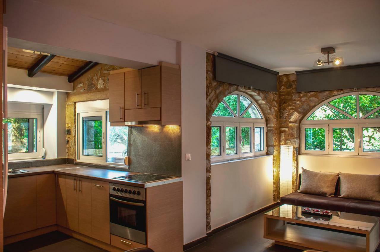 Kamares Suites Каламата Экстерьер фото