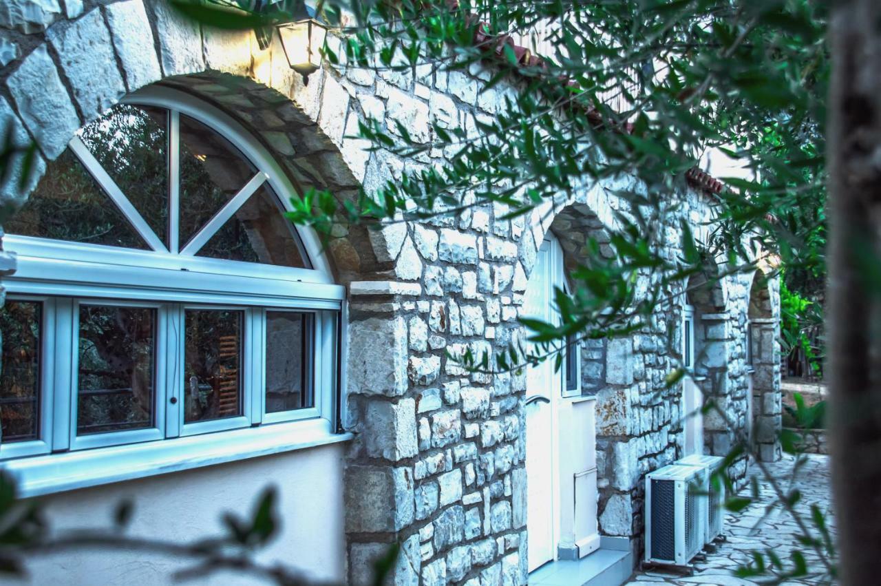 Kamares Suites Каламата Экстерьер фото